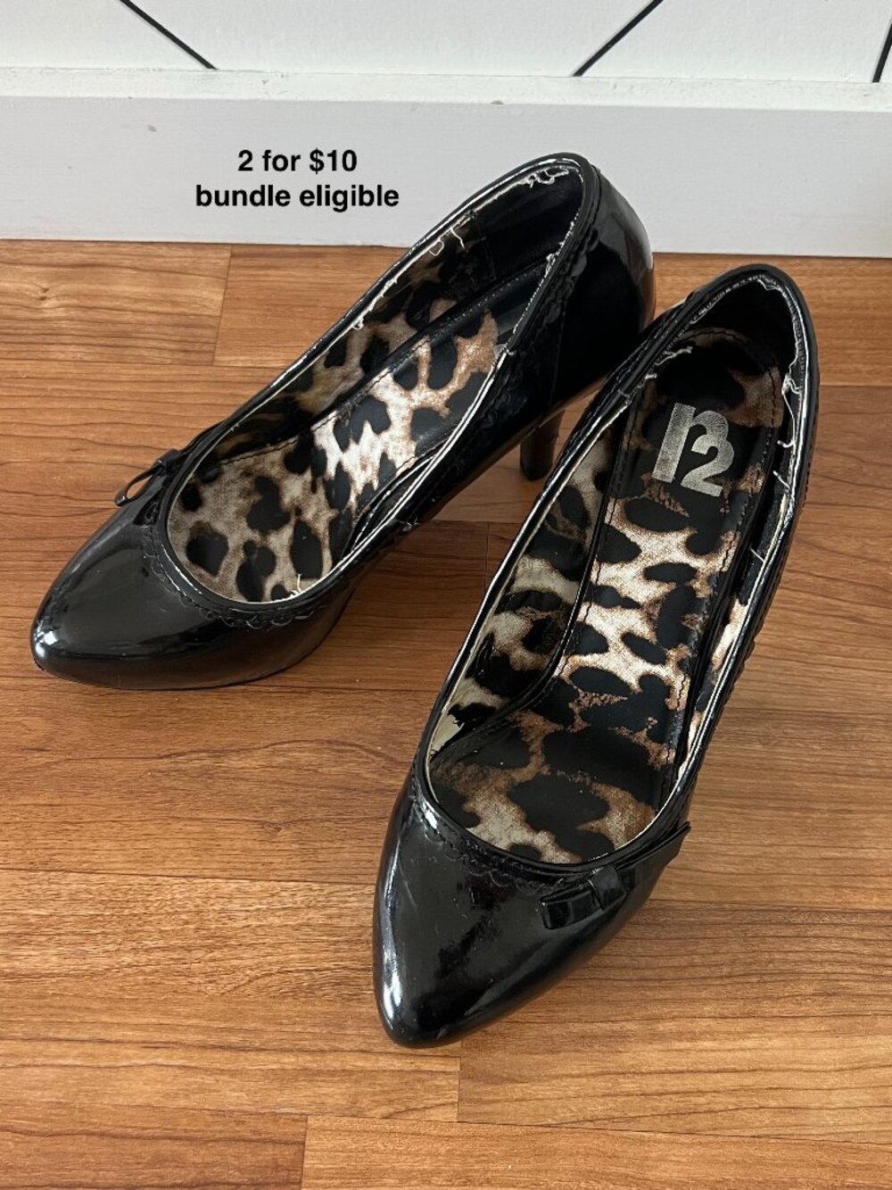 R2 Black Patent Leather Pumps with Bow Detail Size 6.5